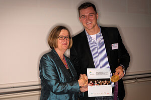 Beuth-Präsidentin Prof. Dr. Monika Gross und Andreas Kuffner beim Hochschultag 2012 ©Koppe